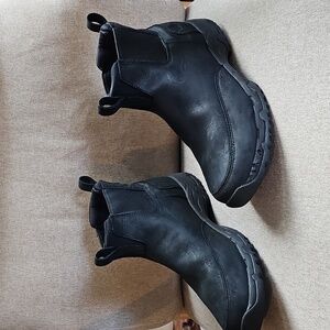 LL Bean Men's Newington SlipOn Black Leather Boots, Waterproof, Insulated Sz 10½